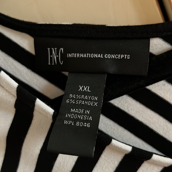 New INC black and white stripe top with zipper shoulder detail - Picture 6 of 6